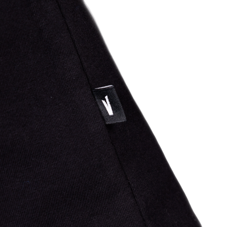 VOLNO HECTOR. Czarna koszulka oversize streetwear, szkielet z mechanicznym sercem w dłoniach