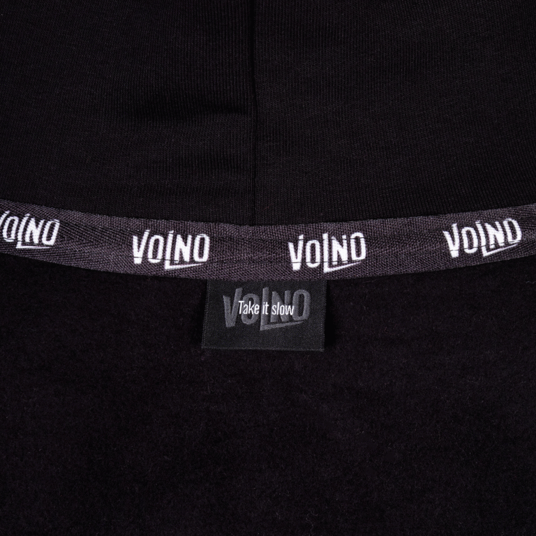 VOLNO HECTOR. Czarna koszulka oversize streetwear, szkielet z mechanicznym sercem w dłoniach