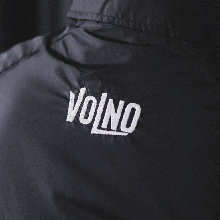 VOLNO BLACKJACK. Czarna kurtka bomber streetwear. Idealna na night drive.