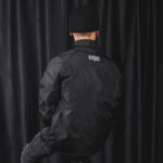 VOLNO BLACKJACK. Czarna kurtka bomber streetwear. Idealna na night drive.
