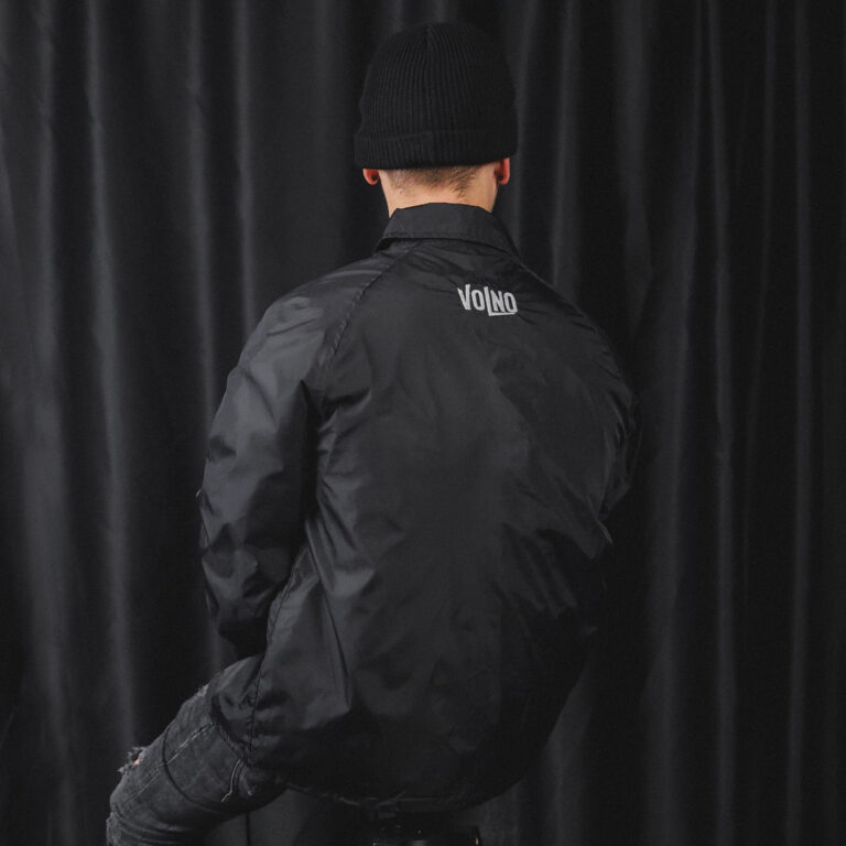 VOLNO BLACKJACK. Czarna kurtka bomber streetwear. Idealna na night drive.