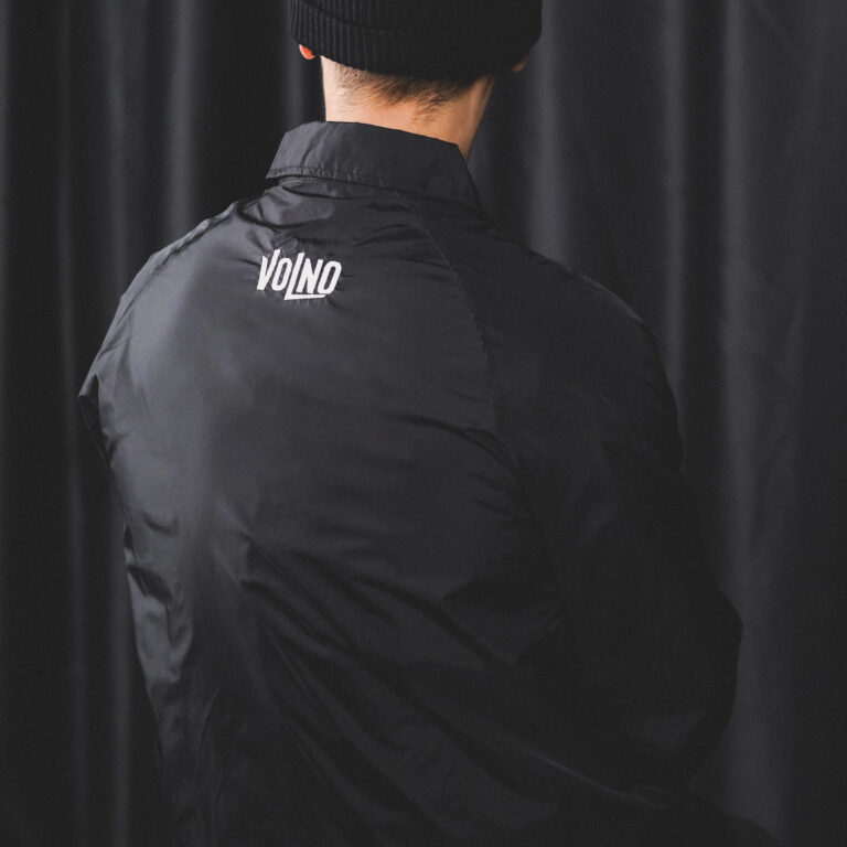VOLNO BLACKJACK. Czarna kurtka bomber streetwear. Idealna na night drive.